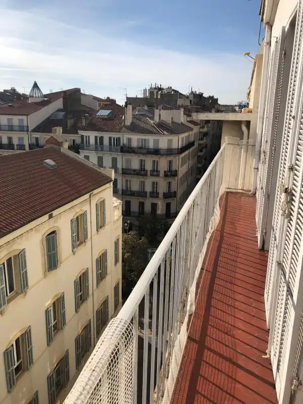 TRES BEAU T3 97m² RÉNOVÉ PLEIN SUD DERNIER ÉTAGE
