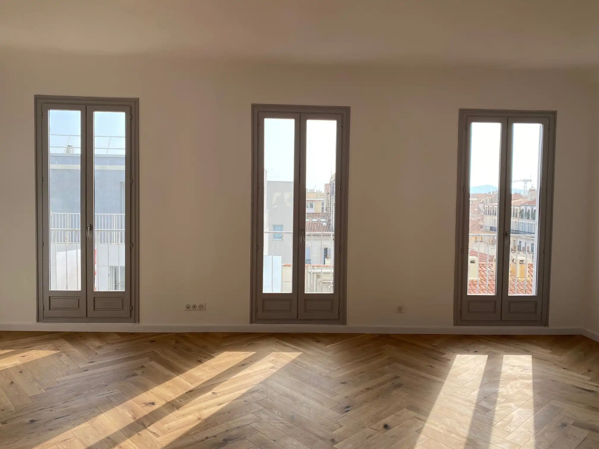 TRES BEAU T3 97m² RÉNOVÉ PLEIN SUD DERNIER ÉTAGE