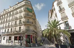 HAUSMANNIEN T3 DE 90 m² + CAVE + MANSARDE AVEC BAIL EN COURS