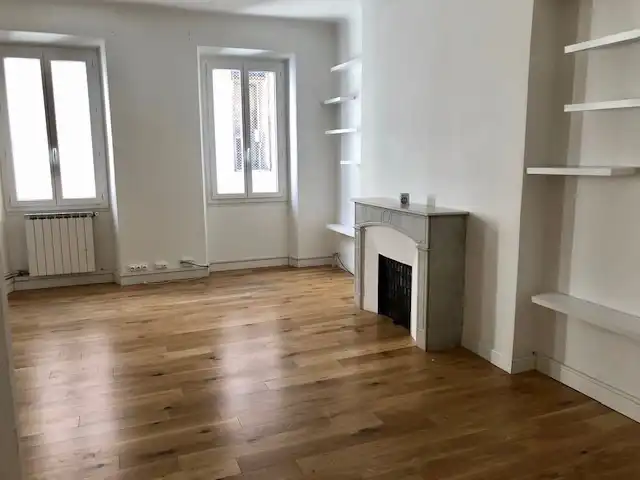 Beau T3 rénové 90m² dernier étage ascenseur + chambre de bonne + cave