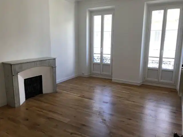 Beau T3 rénové 90m² dernier étage ascenseur + chambre de bonne + cave