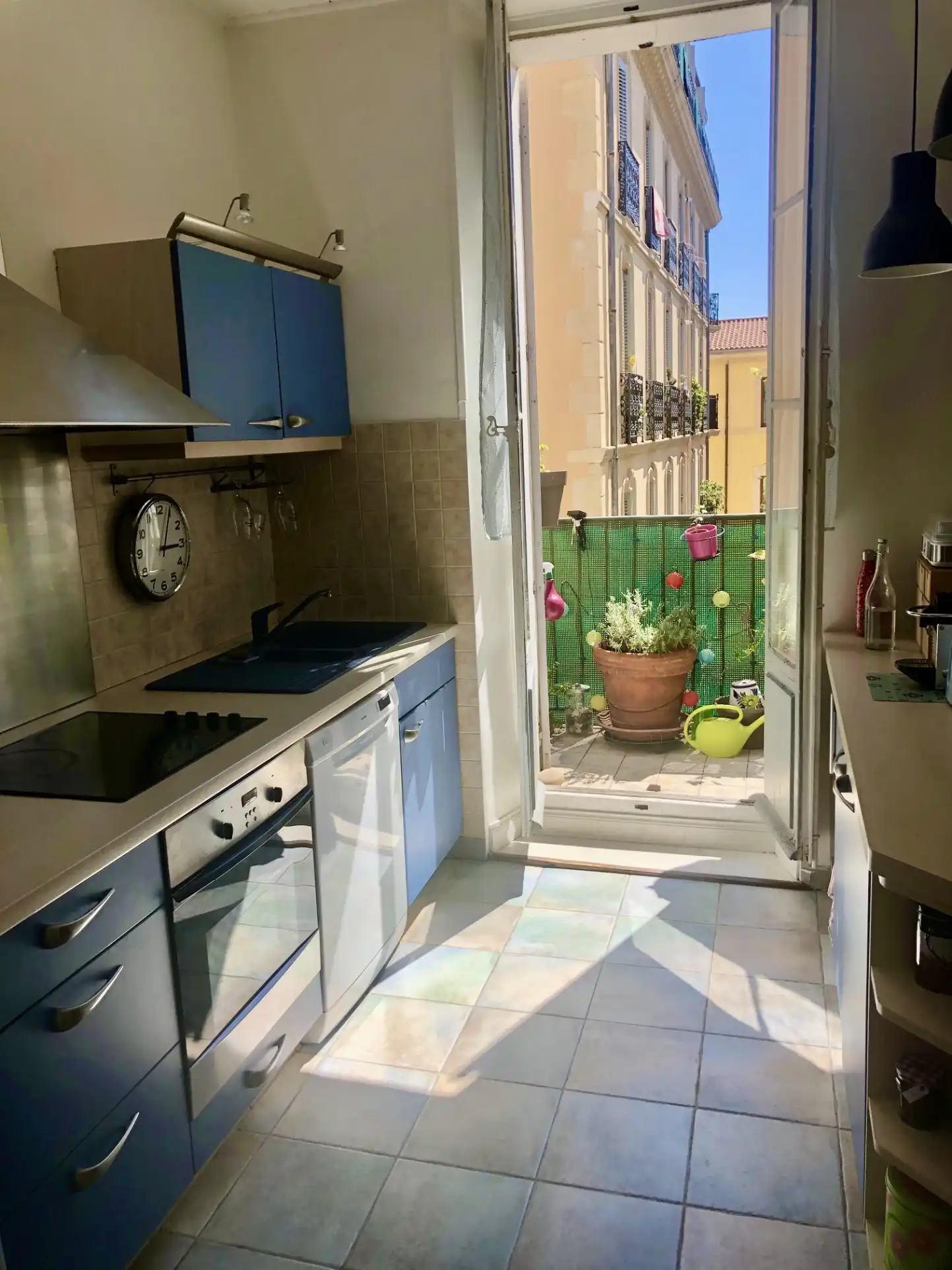 T4 88m² avec balcon filant sud, cave et grenier – Rue Victor Clapiier, Toulon