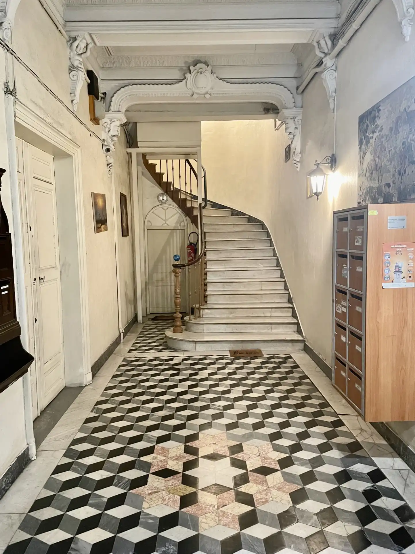 Appartement T3 4ᵉ étage avec ascenseur, cave et mansarde