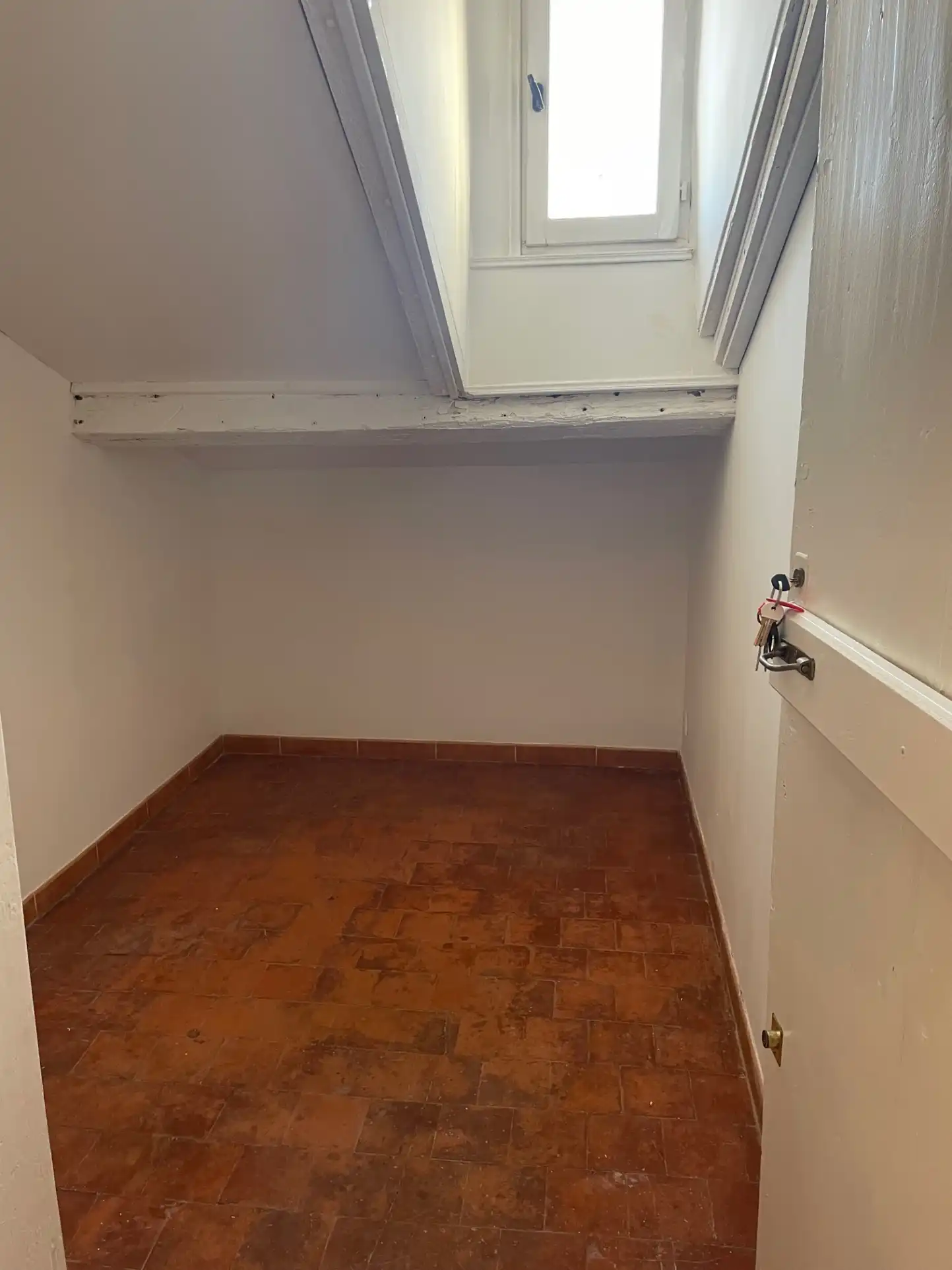 Appartement T3 4ᵉ étage avec ascenseur, cave et mansarde