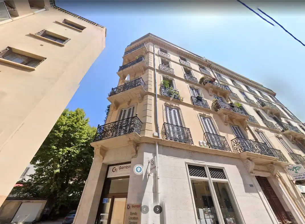 Appartement T3 4ᵉ étage avec ascenseur, cave et mansarde