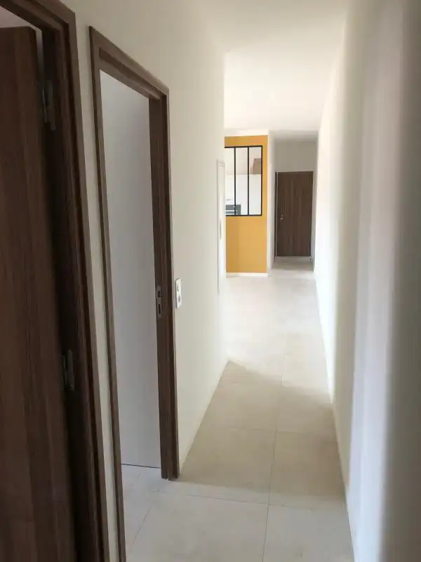 Très beau T3 6ᵉ et dernier étage avec ascenseur, à 30 m de Chalucet