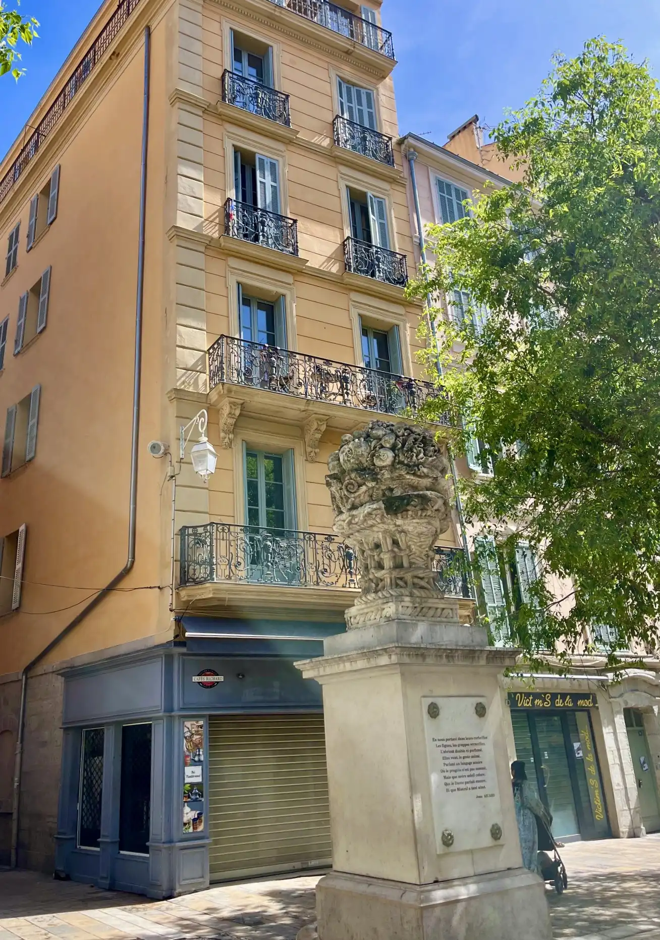 T1 meublé de 36 m² avec balcon à 2 minutes du port de Toulon